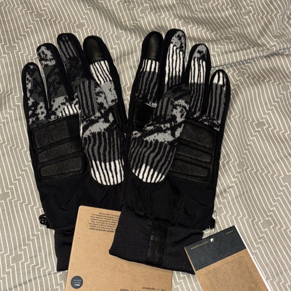 Men’s north face front range gloves - Picture 2 of 2